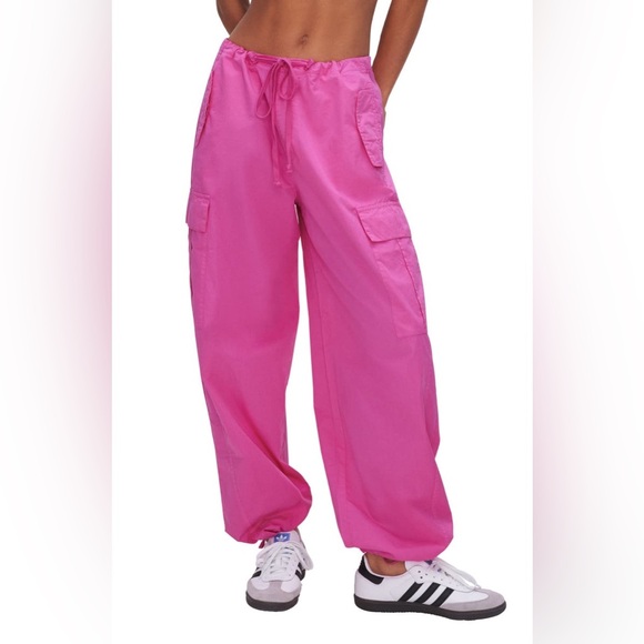 GOOD AMERICAN Parachute Cargo Pants - Malibu Pink - Picture 5 of 5